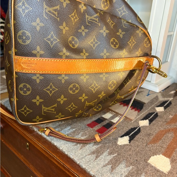 Louis Vuitton Vintage Brown Monogram Keepall 50. Made in France July 1992. - Picture 7 of 16
